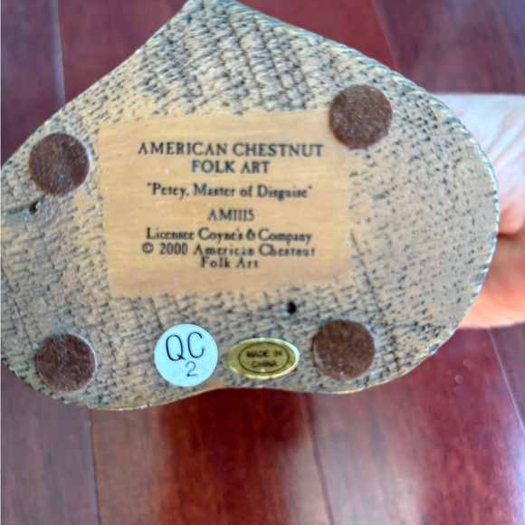 American chestnut folk art “petey master of disguise”  year 2000 bear figurine - Picture 6 of 9